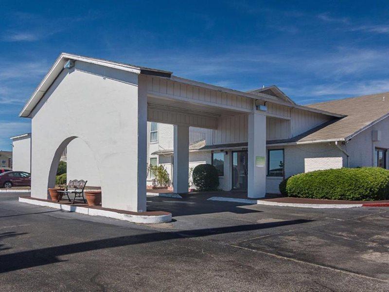 Studio Inn Extended Stay Oklahoma City Airport By Oyo Exterior photo