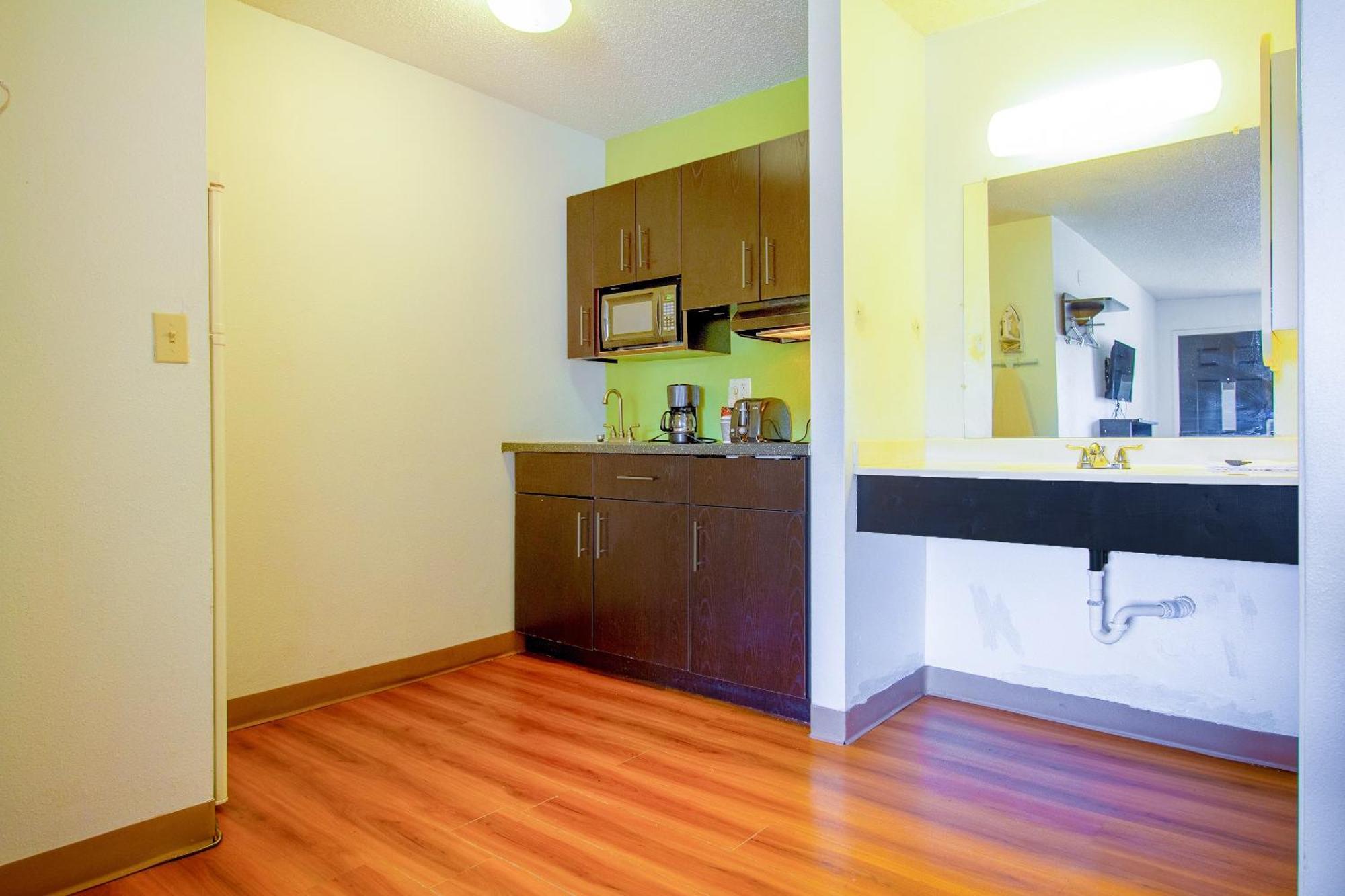 Studio Inn Extended Stay Oklahoma City Airport By Oyo Exterior photo