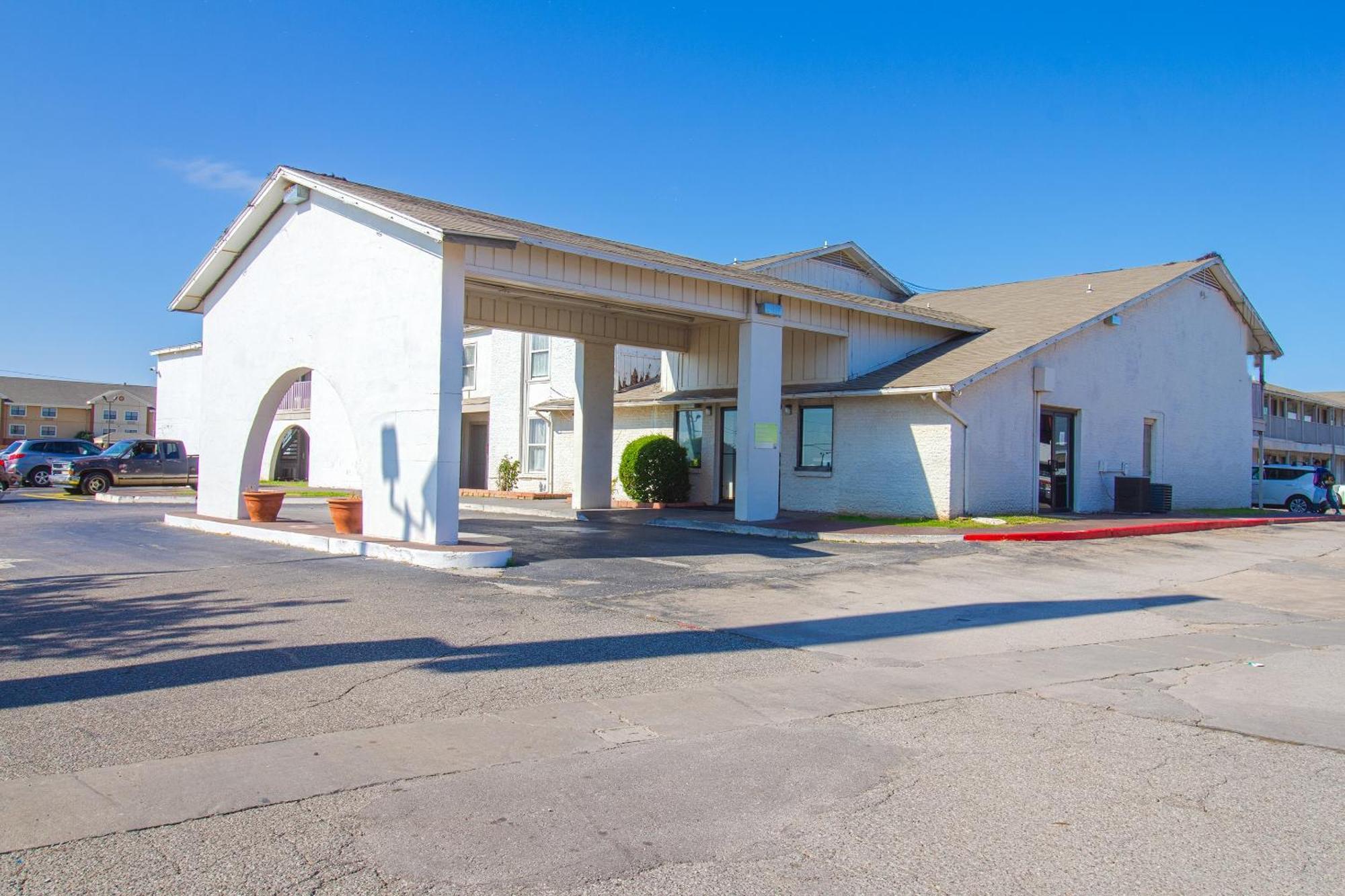 Studio Inn Extended Stay Oklahoma City Airport By Oyo Exterior photo