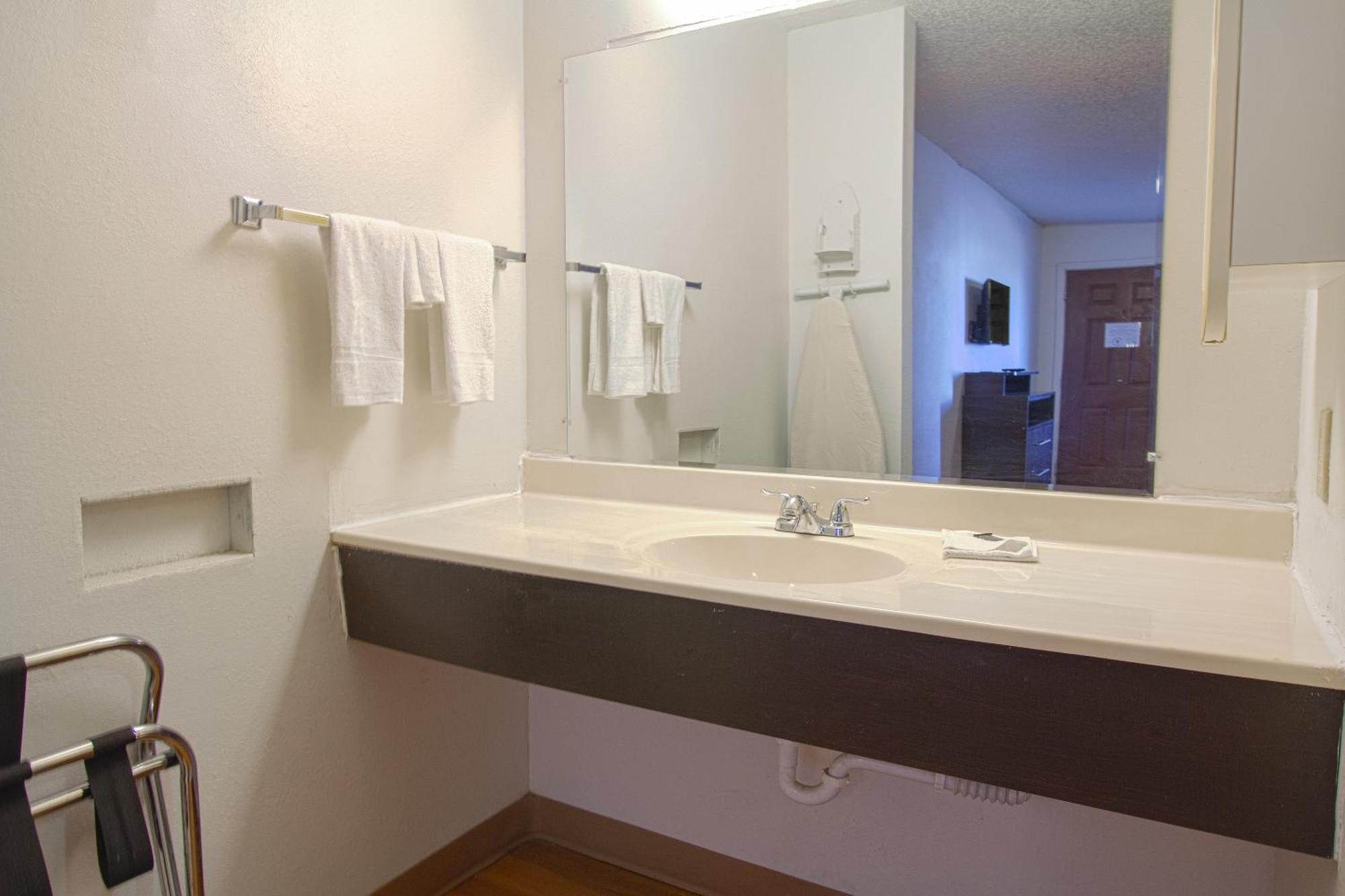 Studio Inn Extended Stay Oklahoma City Airport By Oyo Exterior photo