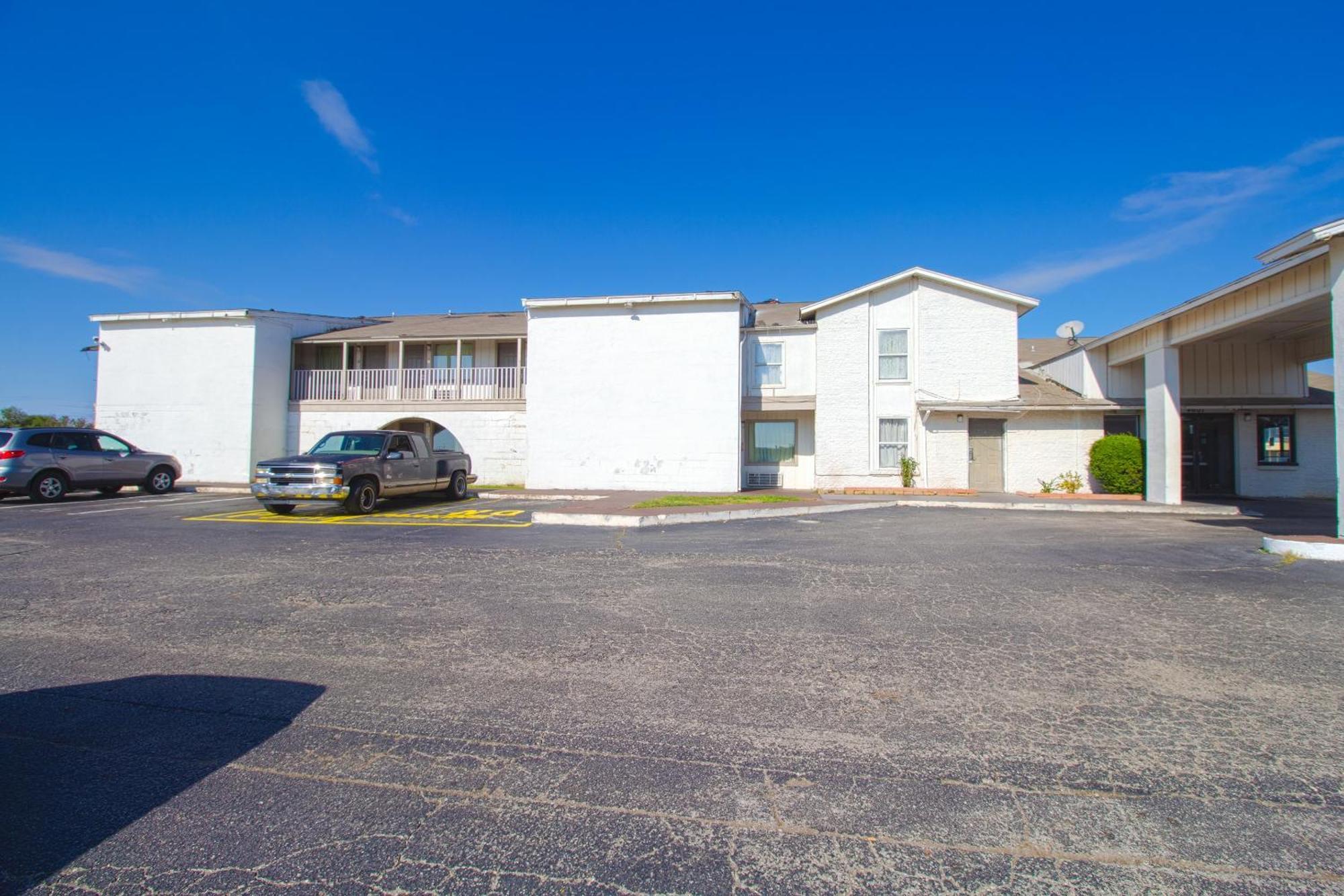 Studio Inn Extended Stay Oklahoma City Airport By Oyo Exterior photo
